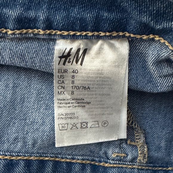 EUC H&M Classic High Waisted Jean Shorts size 8 with 3” inseam - Picture 5 of 6